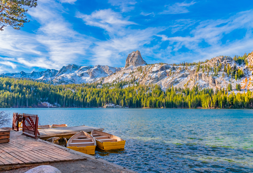 Mammoth-Lakes-in-Central-California-in-Sierra-Nevada-Mountains