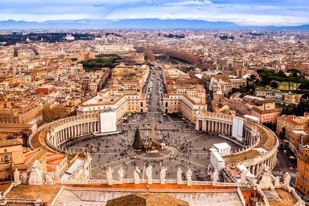 Saint-Peters-Square-in-Vatican-Rome-Italy